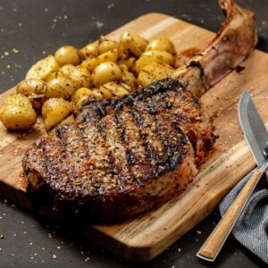 Cracked Pepper & Garlic Grilling Seasoning | Styled